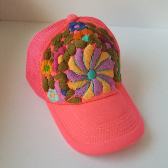 Embroidered hat - Picture 3 of 9